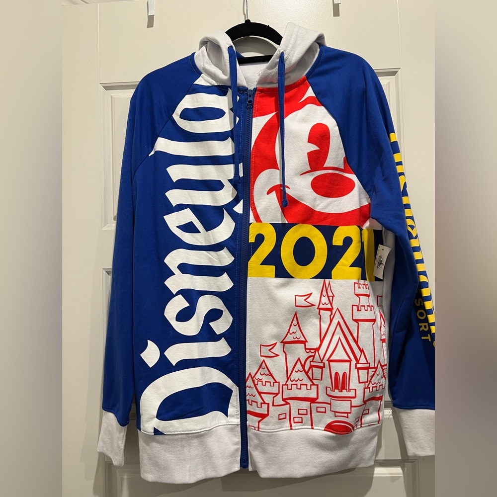 New Disneyland sweater jacket with hoodie in size Men’s small